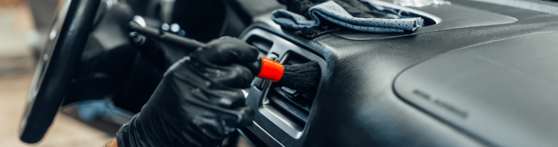 Detailing interiéru krok za krokom: Od vysávania až po ošetrenie plastov a kože Detailing interiéru krok za krokom: Od vysávania až po ošetrenie plastov a kože