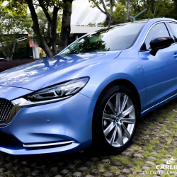 Svetlá modrá lesklá metalická fólia