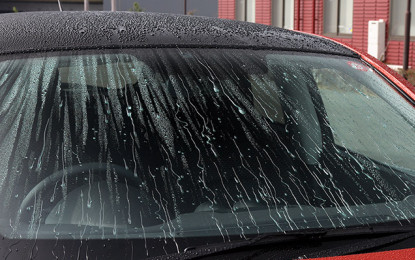 Ako aplikovať tekuté stierače na čelné sklo