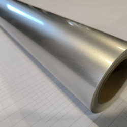 Strieborná lesklá metalická fólia - 0,8m x 1,52m Strieborná lesklá metalická fólia - 0,8m x 1,52m