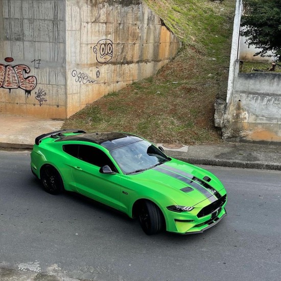 Kelly Green lesklá metalická fólia - RB22 Kelly Green lesklá metalická fólia - RB22